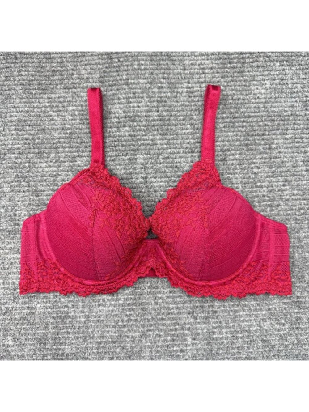 Wacoal Bra 38B Embrace Lace Plunge 853291 Underwire Lined Full Coverage Red
